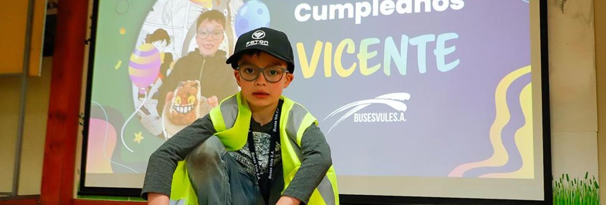 DTPM cumple sueño de Vicente y lo invita a celebrar su cumpleaños en un bus RED y recorriendo un electroterminal