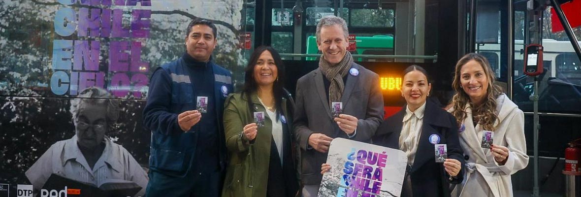 RED conmemora a Gabriela Mistral con tarjeta “bip!” especial e intervención en paradas de Santiago