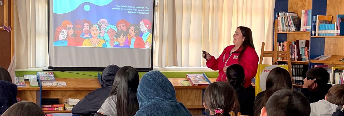 Más de 1.100 niños de Santiago han aprendido sobre Red Movilidad en 2025 gracias a su Team Educativo