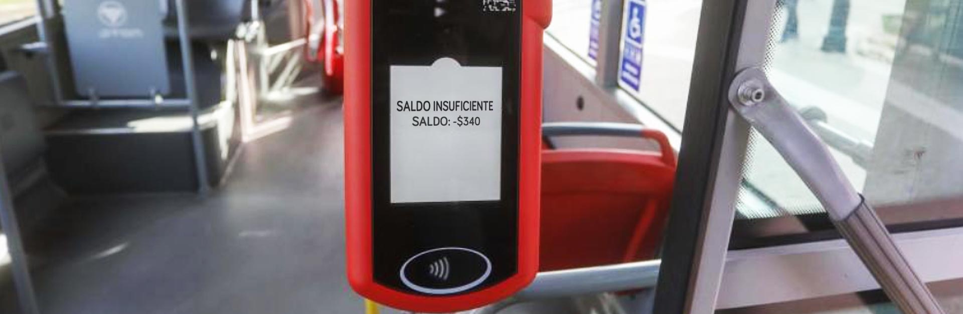 Validador indicando saldo insuficiente en la Tarjeta bip!