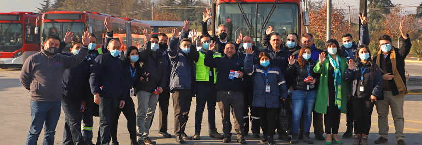 Ministro de Transportes y directora de DTPM informan a conductores y conductoras de buses sobre nueva ley que garantiza el transporte público en elecciones