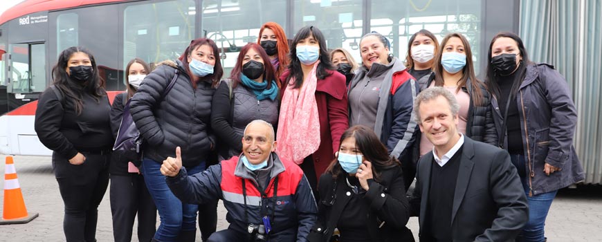 Vecinas de La Pintana se transformarán en conductoras de buses Red de su propia comuna