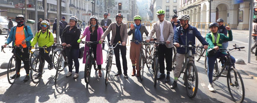 celebración del día sin auto convirtió la calle agustinas en paseo peatonal 