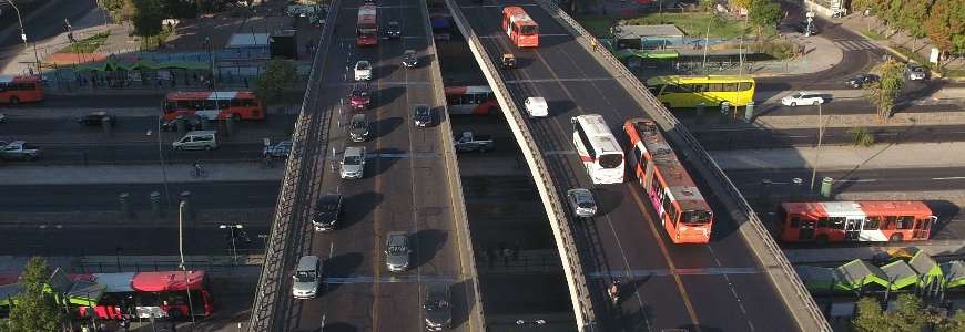 Transantiago implementa plan para mitigar efectos de obras en puente Apoquindo sobre servicios de buses del sector oriente