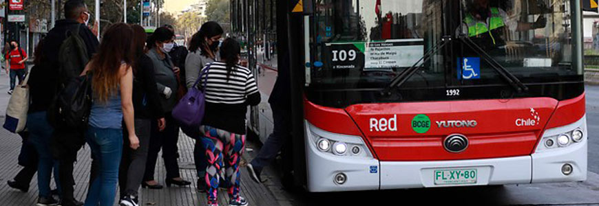 Usuarios ponen nota 5,5 a recorridos con buses Red y mejoran su calificación del Transporte Público Metropolitano 