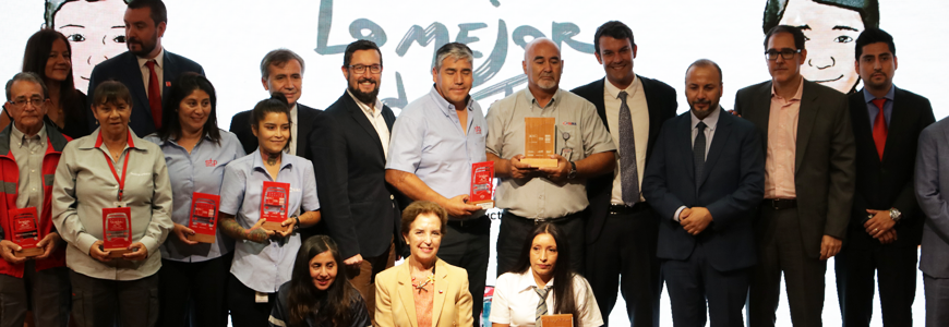 MTT premia a mejores conductoras y conductores del transporte público de Santiago